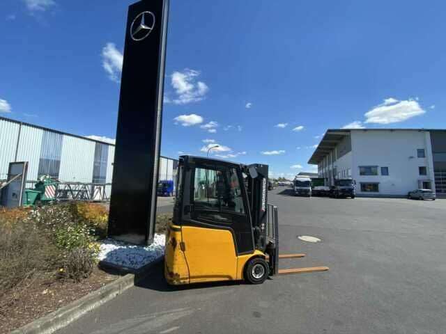 Carrello elevatore JUNGHEINRICH EFG 215 / Triplex: 4.35m! / STVZO / nur 3.255h! - Photo 5