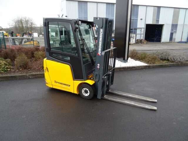 Carrello elevatore JUNGHEINRICH EFG 215 / Triplex: 4.35m! / SS / nur 1.421h! - Photo 5